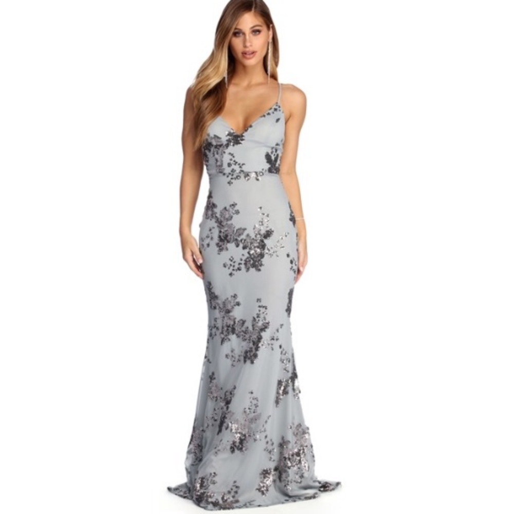 Blue Prom dress: Evening wear, sleeveless